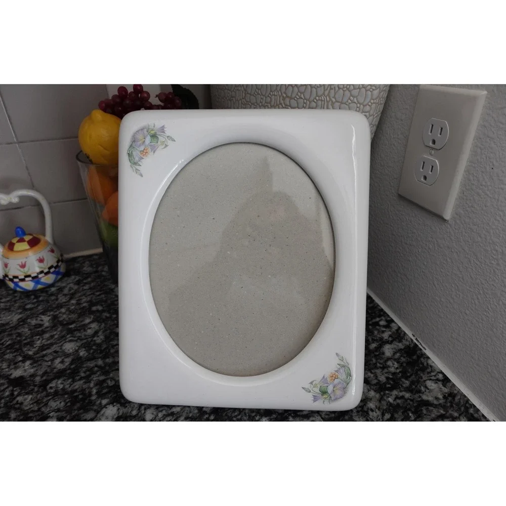 Vintage Fetco International‎ 10x12.2 inches porcelain floral oval picture frame